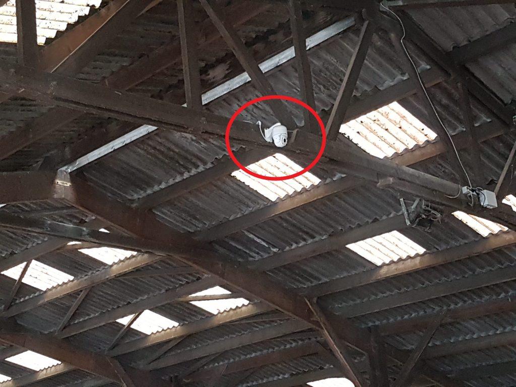 Caméra RIOT TECH installée dans un bâtiment d’élevage